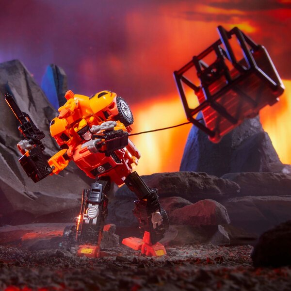 Image Of Triple Changer Sandstorm Official Reveal Transformers Legacy United  (4 of 15)